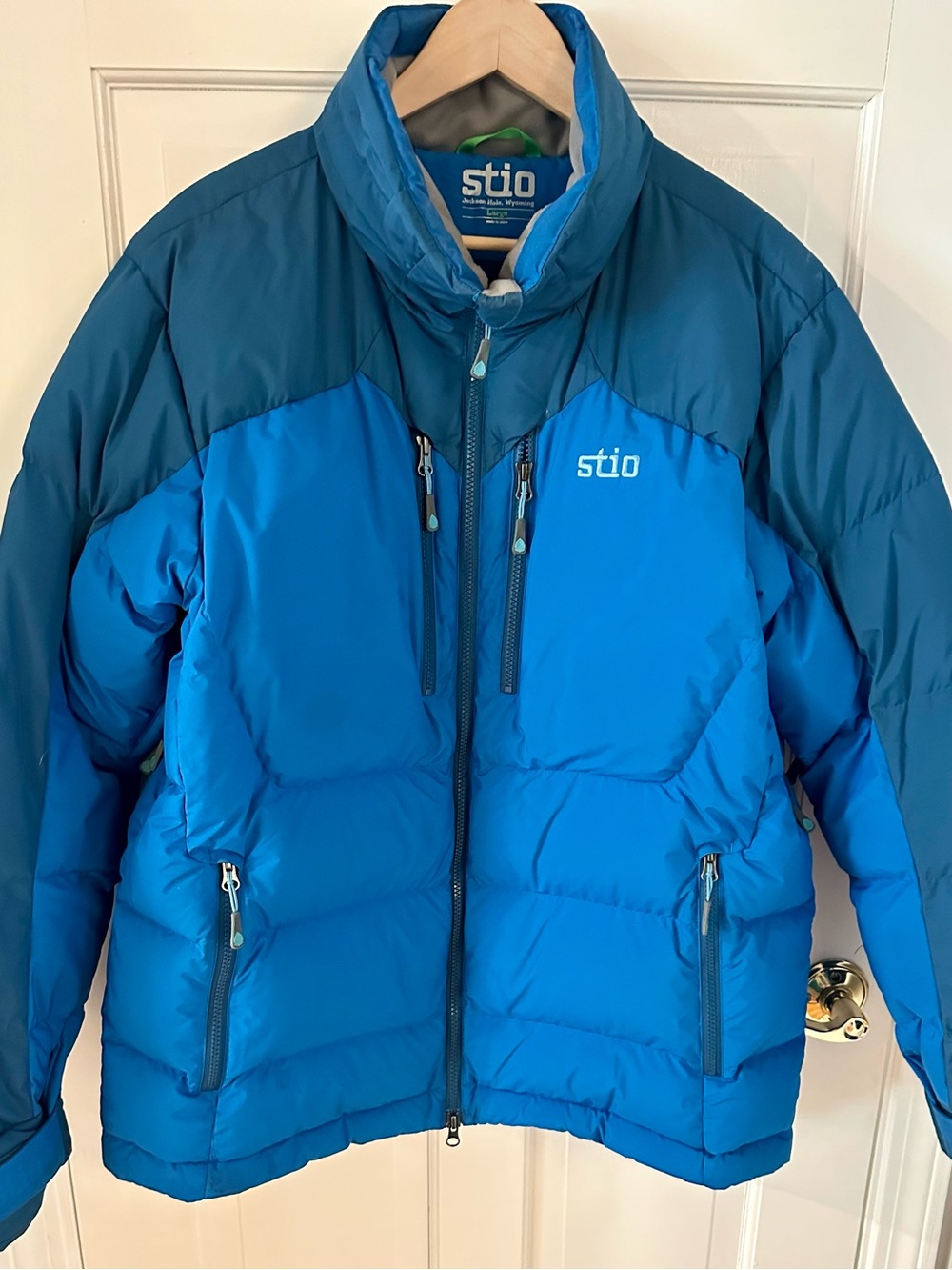 Stio Men’s Two-Tone Blue Insulated Puffer Jacket